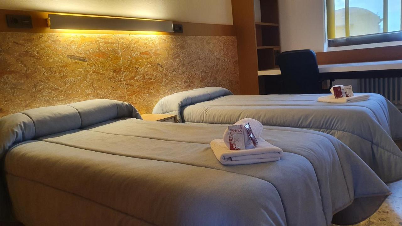 Albergue Peregrinos San Francisco De Asis Leon Ngoại thất bức ảnh