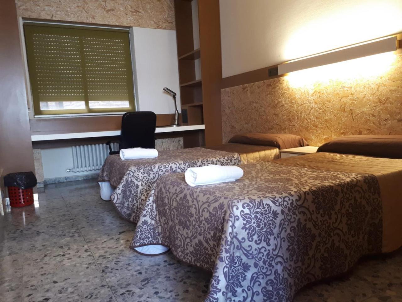 Albergue Peregrinos San Francisco De Asis Leon Ngoại thất bức ảnh